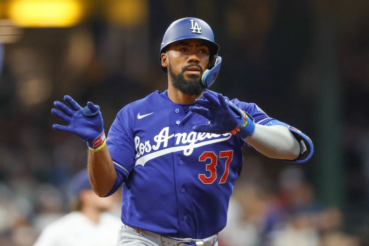 Teoscar Hernández impulsa seis carreras y Dodgers remontan para aplastar 11-3 a Cerveceros