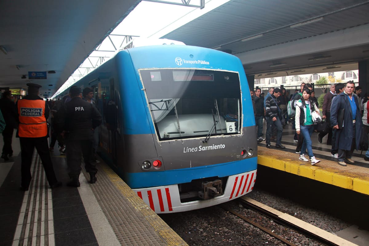 Tercer día de protesta gremial en el tren Sarmiento: siguen las demoras y las quejas