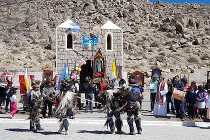 "Baile dle Suri en la procesión por Santa Rosa de Lima", Salta. Virginia Esther Olmos, tercer premio en la categoría general