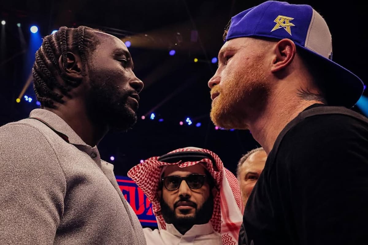 Terence Crawford y Canelo Álvarez (derecha), frente a frente durante la promoción de la pelea