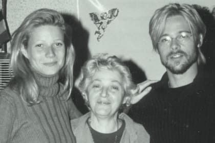 Teresa con Brad Pitt y Gwyneth Paltrow en medio del rodaje de Siete años en el Tibet en Mendoza