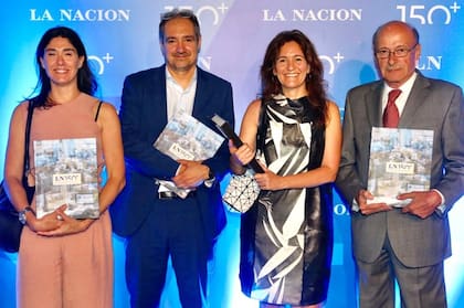 Teresa Elizalde (directora editorial del Grupo de Revistas LA NACION), Diego Cabot (prosecretario de Redacción), Florencia Abd (diseñadora) y Miguel de Elizalde