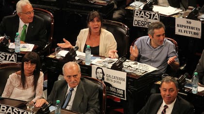 Teresa García (en el centro), el martes 1 de marzo cuando Macri habló en el Congreso