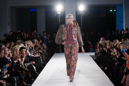 Teresita Garbesi en el desfile de Gino Bogani, en la Semana de la Alta Costura