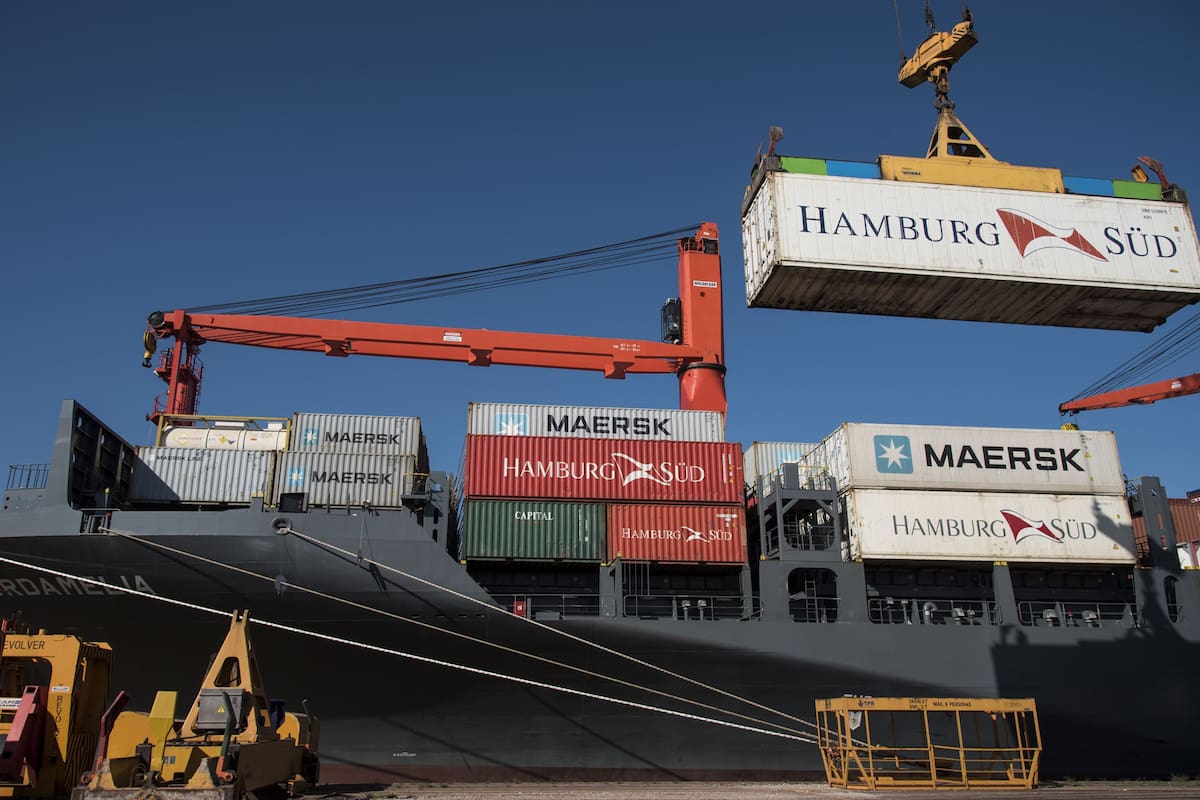 Terminal Puerto Rosario, desde donde saldran en el dia de hoy el primer cargamento de limones hacia EEUU.
En este contenedor (blanco) es probable que vaya el cargamento de limones.
Contenedores. (para archivo)
19-04-18
Foto: Marcelo M