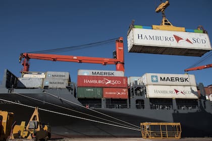 Terminal Puerto Rosario, desde donde saldran en el dia de hoy el primer cargamento de limones hacia EEUU.
En este contenedor (blanco) es probable que vaya el cargamento de limones.
Contenedores. (para archivo)
19-04-18
Foto: Marcelo Maner