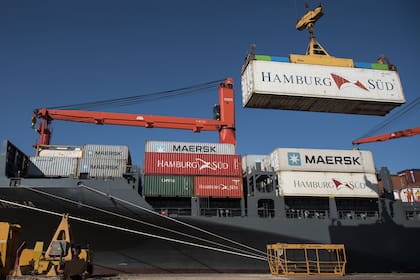 Terminal Puerto Rosario, desde donde saldran en el dia de hoy el primer cargamento de limones hacia EEUU.
En este contenedor (blanco) es probable que vaya el cargamento de limones.
Contenedores. (para archivo)
19-04-18
Foto: Marcelo Maner