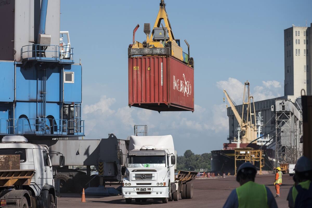Terminal Puerto Rosario, desde donde saldran en el dia de hoy el primer cargamento de limones hacia EEUU.
Contenedores. (para archivo)
19-04-18
Foto: Marcelo Manera
