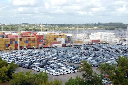 Terminal Zarate, puerto de carga de autos para exportar. Zarate, BsAs, Marzo 09, 2010