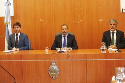 Los jueces del tribunal que condenó a Cristina Kirchner: Andrés Basso, Jorge Gorini y Rodrigo Giménez Uriburu