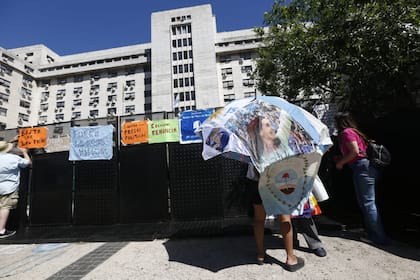 Los tribunales de Comodoro Py, el día que Cristina Kirchner fue condenada a seis años de cárcel