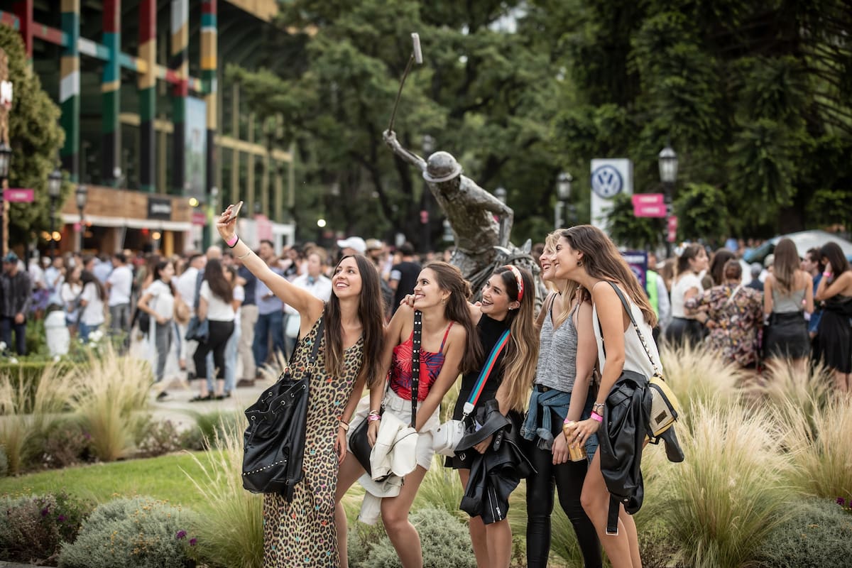 Terminó el polo y arranca el After Polo: la juventud copa la escena