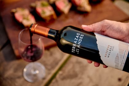 Terrazas de los Andes Reserva Malbec, el vino insignia de la bodega que nace de un blend de más de 100 parcelas combinando viñedos del Valle de Uco y Luján de Cuyo.