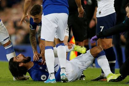 Terrible: la imagen de Gomes con el tobillo dislocado tras la entrada de Son