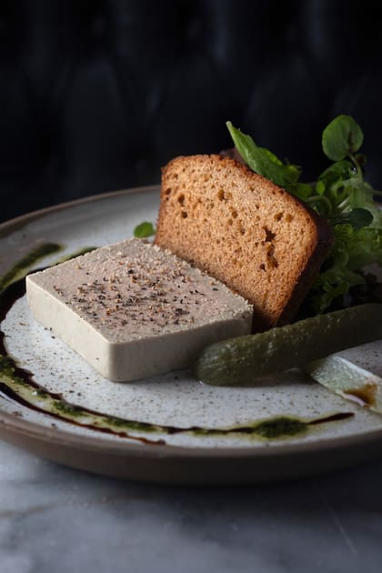 Terrine de campagne con pistachos y mousse de foie