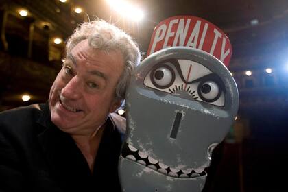 Terry Jones fue miembro de los Monty Python y dirigió todas sus películas como Los caballeros de la mesa cuadrada o La vida de Brian