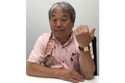 Teruaki Masumoto todavía usa el reloj que su hermana desaparecida le regaló hace más de cuatro décadas
