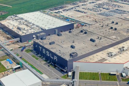 Tesla anunció esta semana que construiría una fábrica en Shanghái para fabricar baterías de litio para los proveedores de energía.