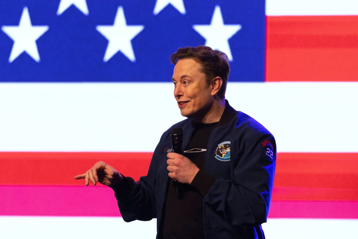 Tesla empieza a producir su "robotaxi", afirma Musk