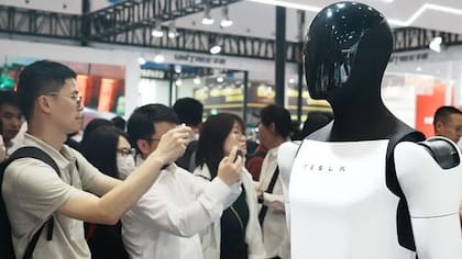 Tesla, la empresa de Elon Musk, está desarrollando un robot humanoide llamado Optimus