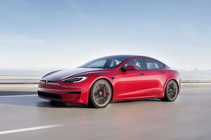 Tesla lanzó una actualización de software gratuita para poder solucionar este problema (Archivo)