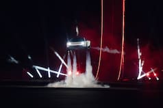 Tesla presentó un auto que “vuela” y acelera a 100 km/h en menos de un segundo