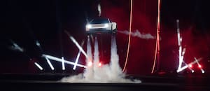 Cómo funciona la tecnología del nuevo auto de Tesla que le permite "volar"
