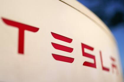 Tesla no es la mejor marca para comprar auto en 2026 (AP Foto/Chris Carlson, Archivo)