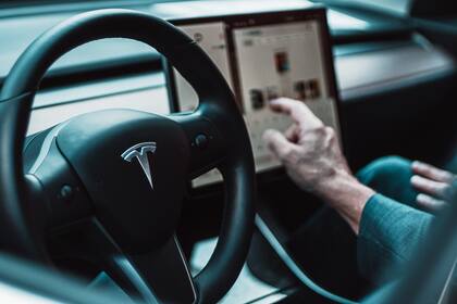 Tesla ofrece empleos temporales para recopilar datos del rendimiento de sus autos