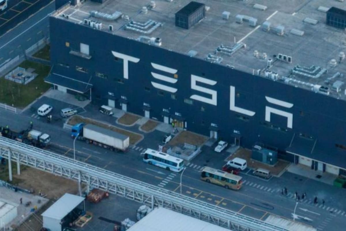 Tesla rescindió su contrato con una compañía de servicios industriales y 82 trabajadores fueron despedidos