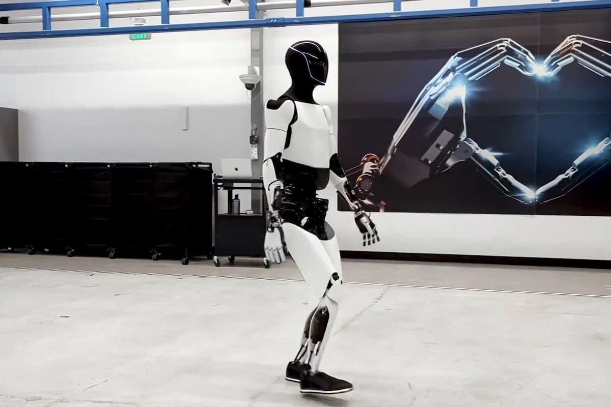 Tesla trabaja en el desarrollo de su robot de aspecto humano Optimus, y para ello busca una persona que ayude en la captura de datos en el entorno de trabajo, con el énfasis puesto en la coordinación y la movilidad