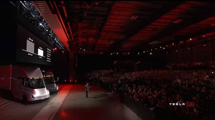 Tesla viene prometiendo la llegada del Semi desde 2017, cuando Musk hizo la presentación del primer prototipo.