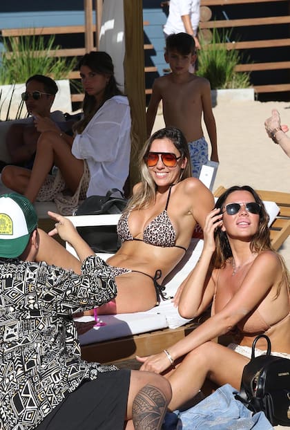 Tesouro y Jelinek se hicieron muy cercanas viviendo en Miami, y cuando la modelo y Parisse comenzaron a contemplar la posibilidad de convertirse en madres, pidieron que fuera la madrina