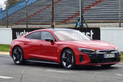 Test drive. A pura adrenalina con el
deportivo 100% eléctrico de los cuatro
anillos; así es el Audi RS e-tron GT
