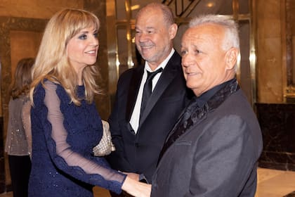 Teté Coustarot saluda a Chino Volpato y Miguel del Sel.