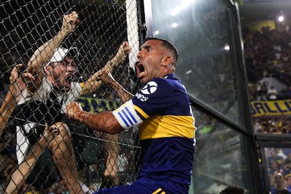 Tevez celebra el gol ante Gimnasia que le dio a Boca la Superliga en marzo de 2020