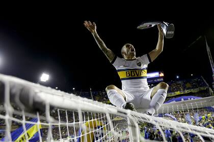 Tevez celebra su último conquista