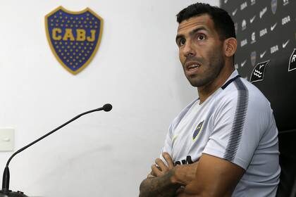 Tevez dio ayer una conferencia por la final de mañana; su representante negó responsabilidades