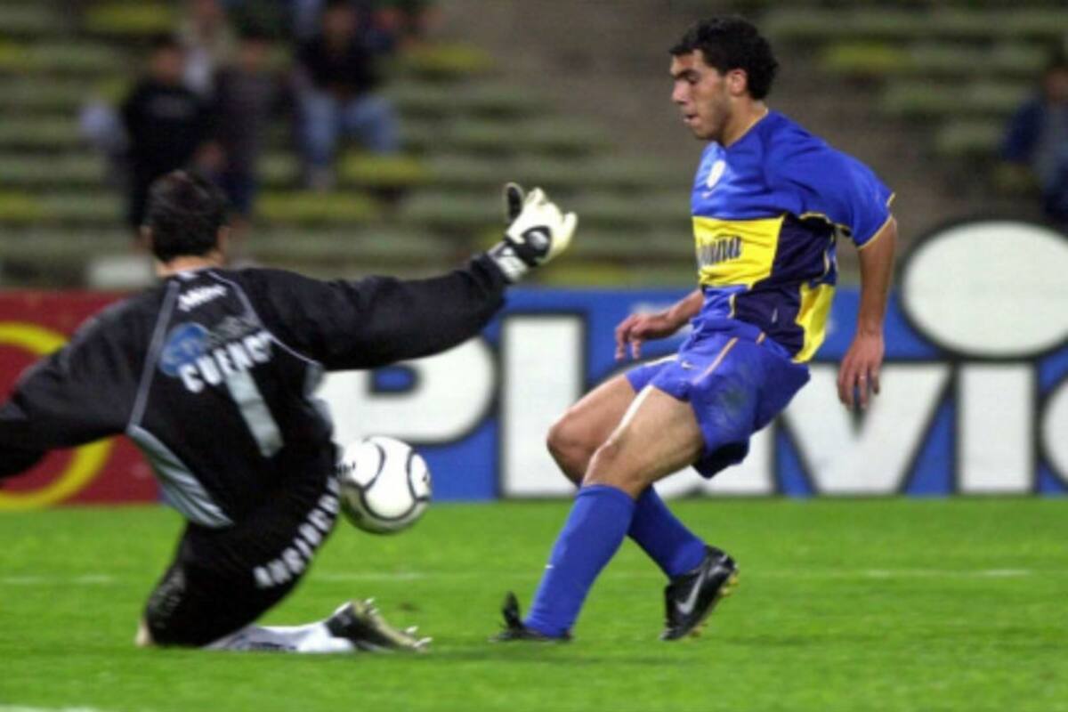 Tevez, en el primer partido de su carrera en Córdoba