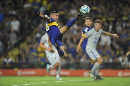 Tevez fue decisivo en la arremetida final de Boca para conquistar la Superliga.