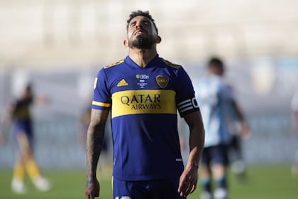 Tevez lamenta su penal malogrado ante Racing. Fue su última imagen como futbolista de Boca