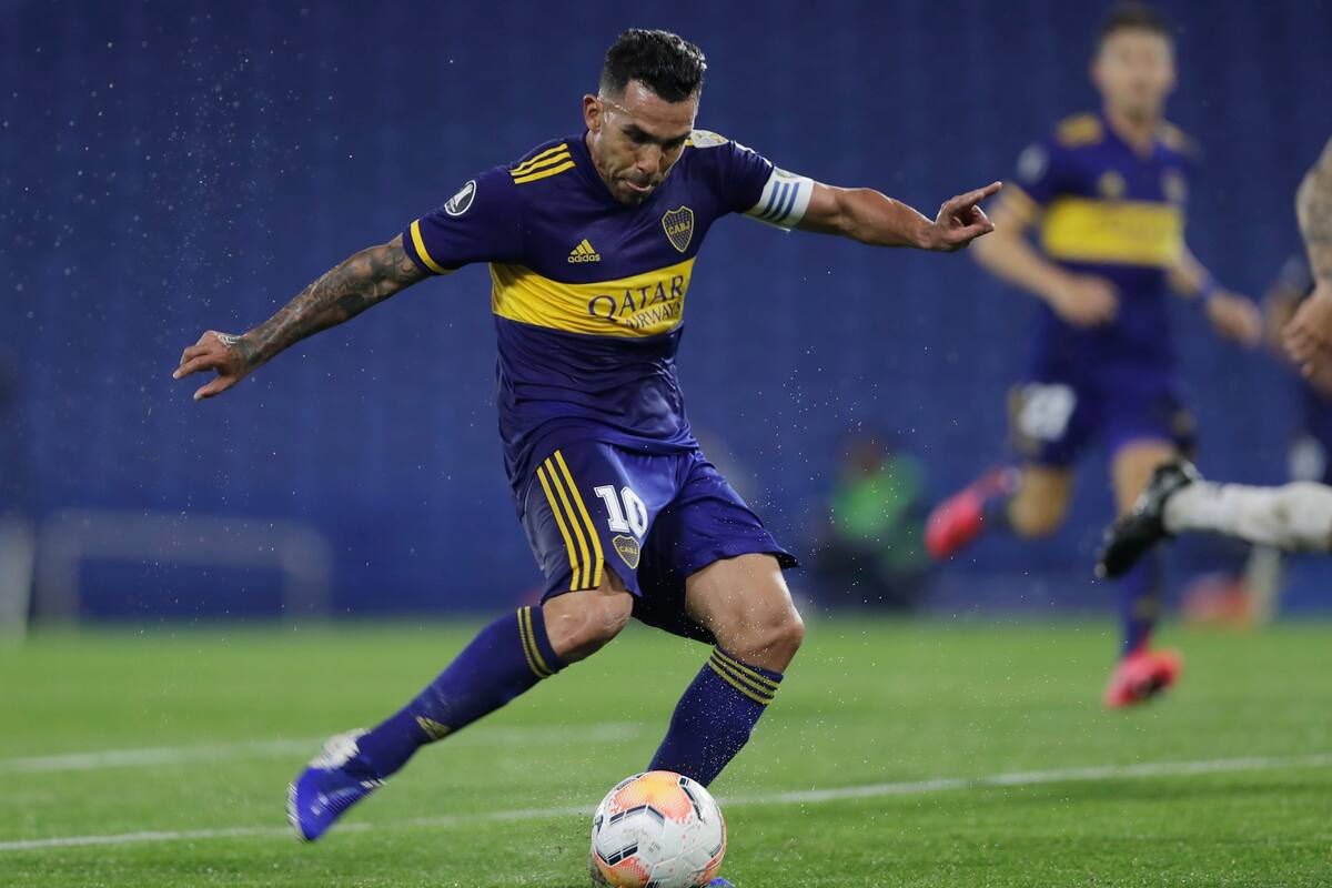Tevez marcó dos goles ante Caracas FC