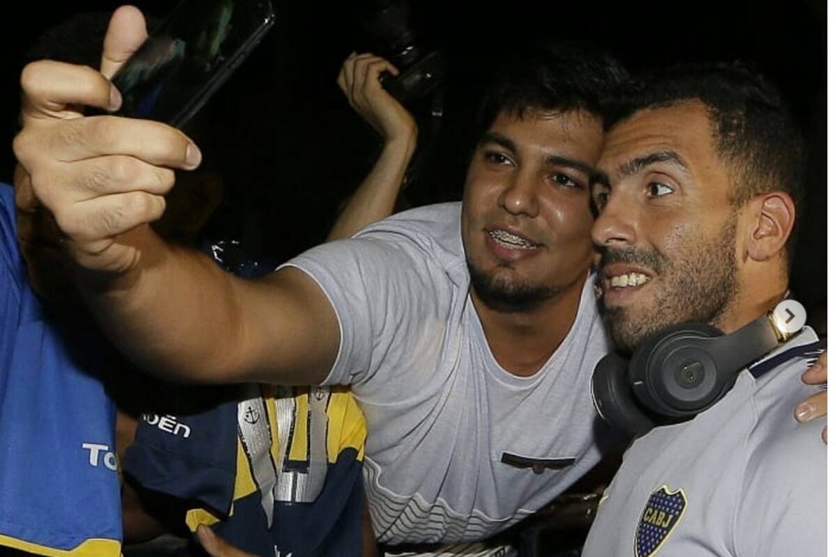 Tévez recibe el afecto de los hinchas en Barranquilla