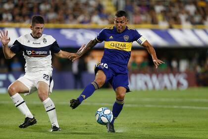Tevez se volvió un jugador fundamental con Russo, pero su continuidad está en vilo