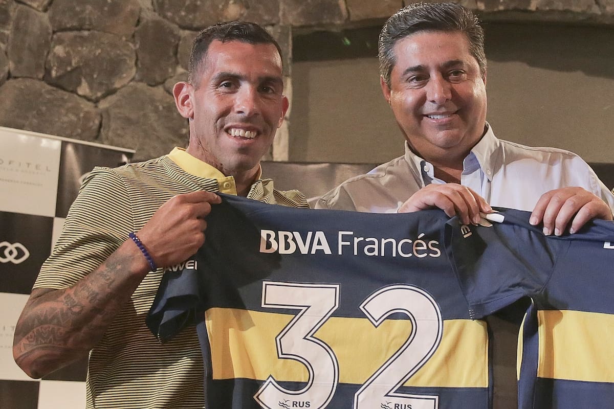 Tevez y Angelici, en la presentación del segundo regreso del Apache a Boca, en enero de 2018