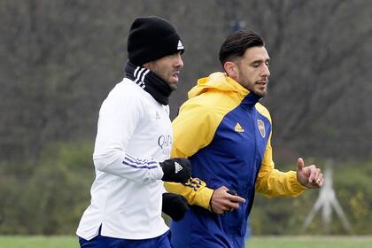 Tevez y Salvio, durante la práctica de este domingo
