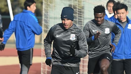 Tevez y su difícil adaptación en China