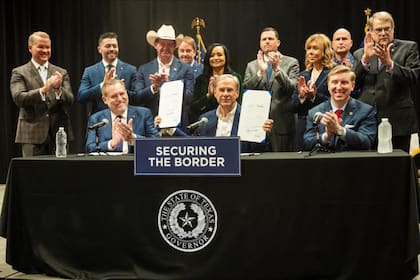 Texas aprobó un paquete de leyes migratorias y de seguridad en 2025