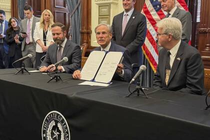 Texas aprueba histórica reforma: "Uvalde Strong Act" establece protocolos obligatorios contra tiroteos escolares en todo el estado