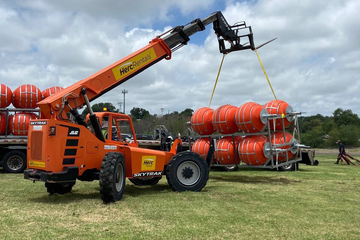 Texas comenzó a instalar las boyas gigantes en río Bravo para frenar la entrada de inmigrantes ilegales
